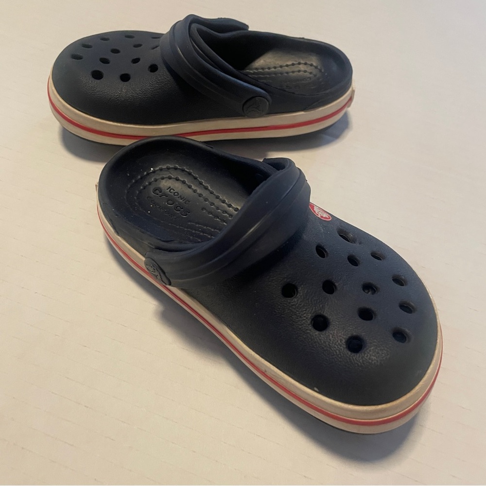 Crocs Kids Navy Clogs, size 7 kids - Picture 2 of 4